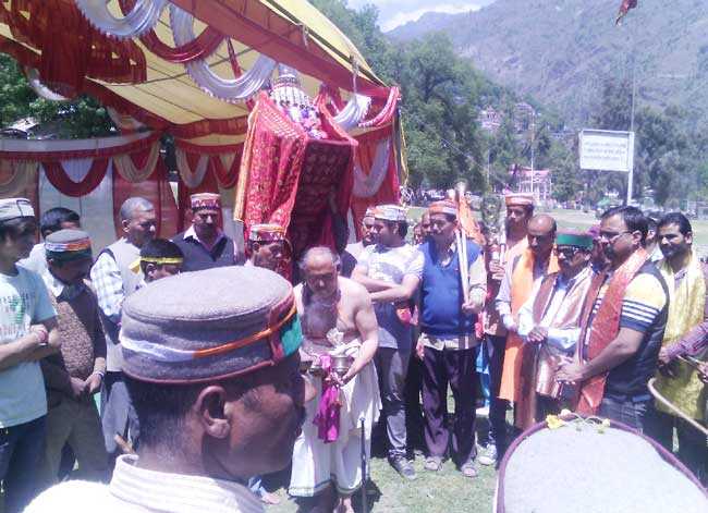 People with their GOds in Peepal Mela, kullu